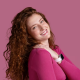 imageye___-_imgi_2_mulher-de-cabeca-roxa-com-roupa-colorida_23-2149441378